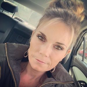 Meet your Posher, Pamela